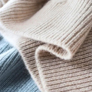 CÉLESTE CASHMERE TURTLENECK